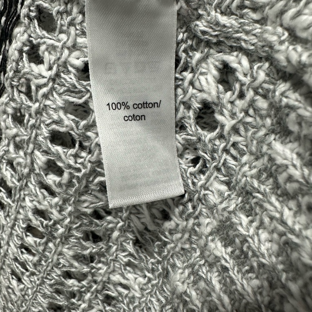 Gray Patterned Women's Sweater - Size Medium - image 5